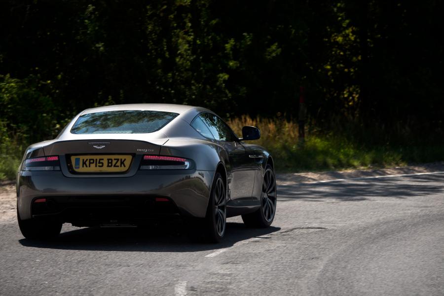  Aston Martin DB9 GT 2015 года  (UK) (фото 5 из 20)